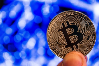 Giá Bitcoin tiếp tục lao dốc không phanh
